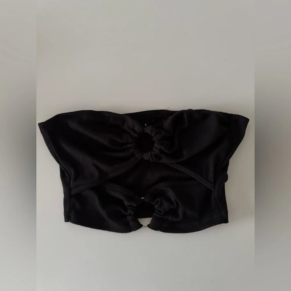 SHEIN MOOSTA O-RING LINKED CUT OUT TUBE TOP BLACK SIZE SMALL - Picture 5 of 8